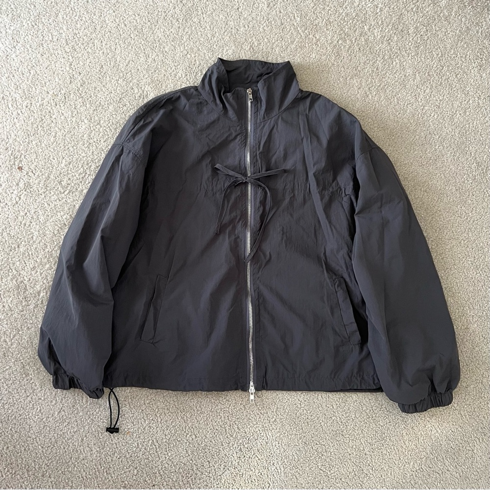 Windbreaker with front tie